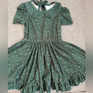 Girlhood Green Dress Floral/ Berry Pattern Peter Pan neckline flutter sleeves 3